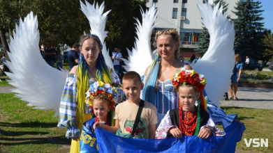 В місті на Волині на благодійному святі зібрали майже 150 тисяч гривень для ЗСУ. Фоторепортаж