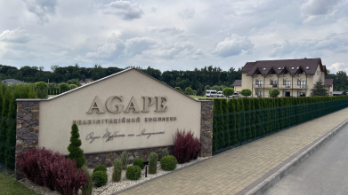 «Хлопчик після ДТП не міг тримати голову, а зараз бігає»: історія реабілітаційного комплексу біля Луцька, де повертають людям здоров'я