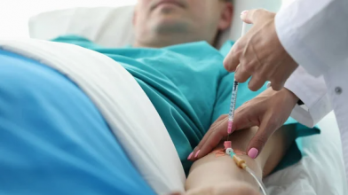 Одяг зачепився за лінію подачі курки: на підприємстві у Нововолинську працівник отримав тяжкі травми