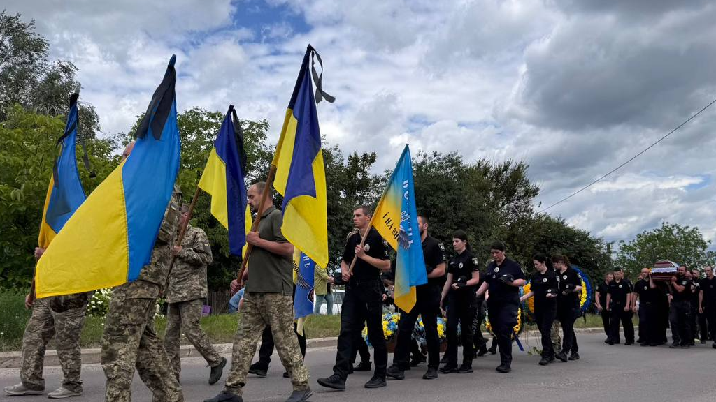 Без батька залишилось двоє доньок: на Волині попрощались з Героєм Сергієм Тлумачем