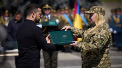 Президент України нагородив бойову медикиню з Волині
