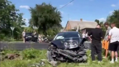 Моторошна ДТП біля Луцька: розбиті вщент Mercedes і Ford, є потерпілий