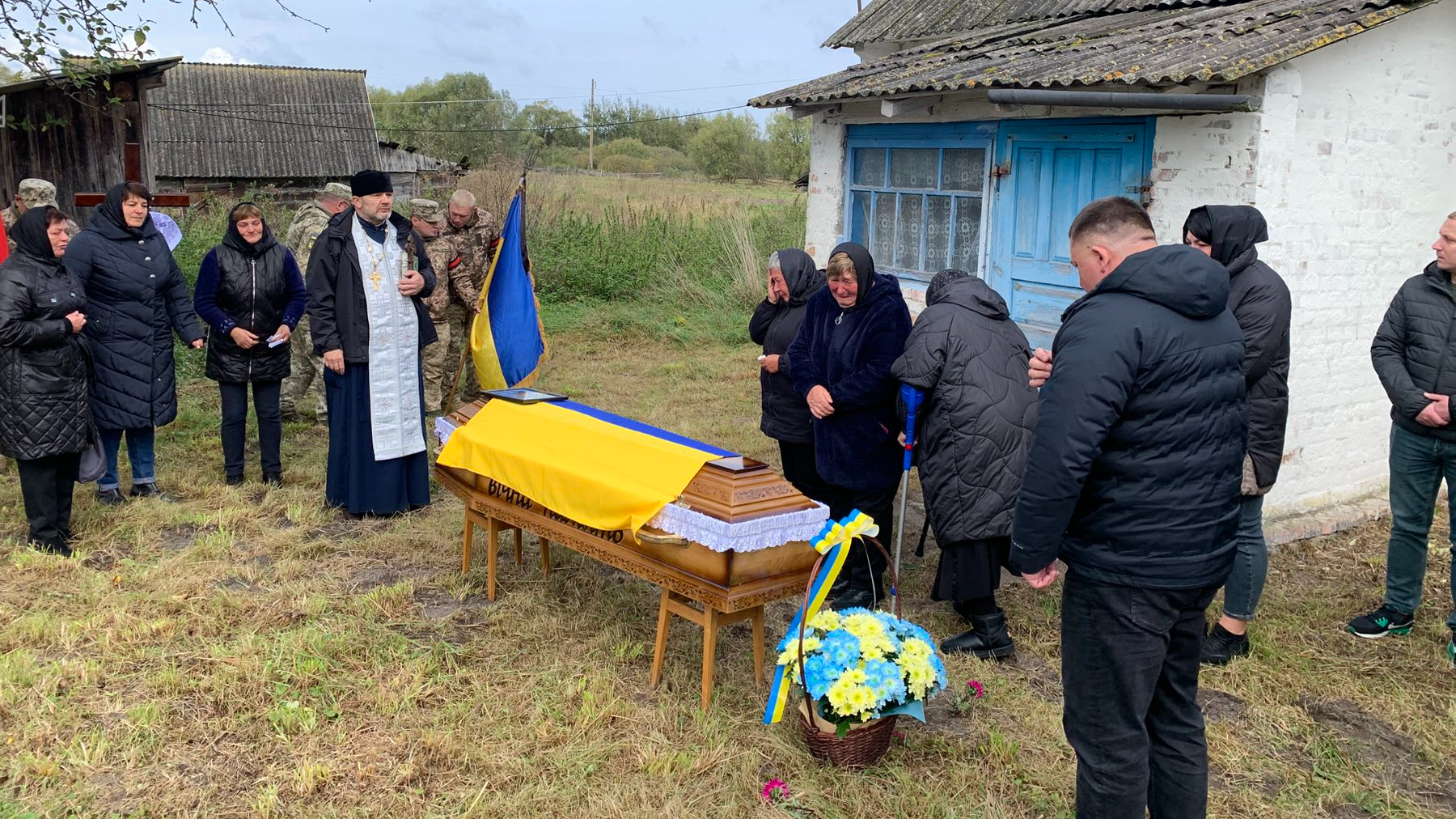 Понад рік вважався зниклим безвісти: на Волині в останню путь провели Героя Леоніда Ткача