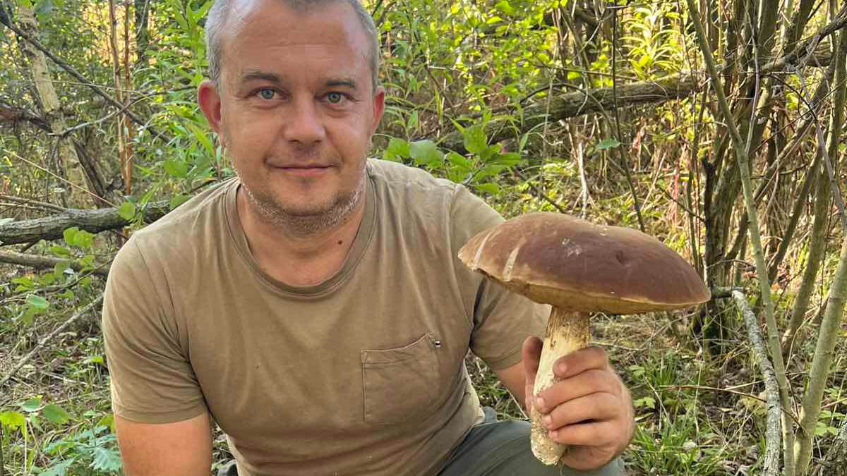 Волинянин знайшов у лісі справжній гриб-велетень