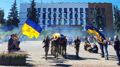 Після 22 місяців невідомості навіки додому повернувся Герой з Волині Олег Бортнік