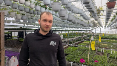 Волинянин вирощує понад 50 сортів квітів у теплицях