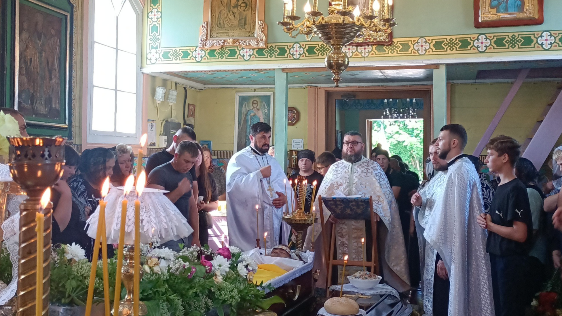 Три доньки втратили батька: на Волині попрощалися з Героєм Сергієм Петровим