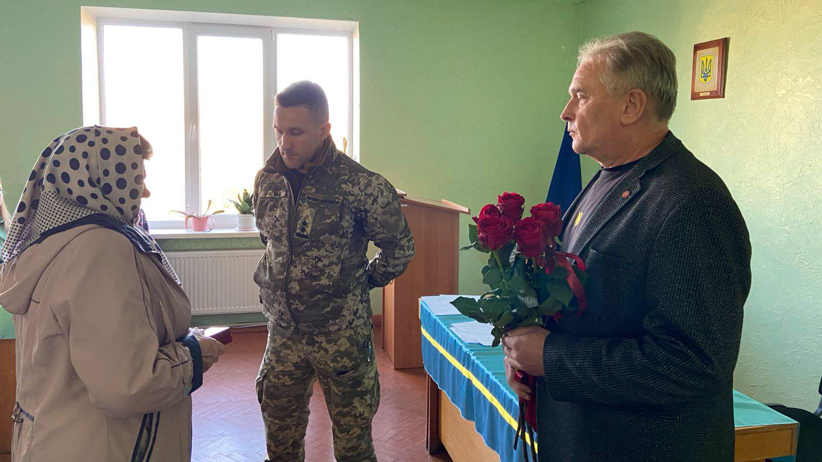 Загинув у бою за Україну: матері Героя з Волині вручили посмертну нагороду сина