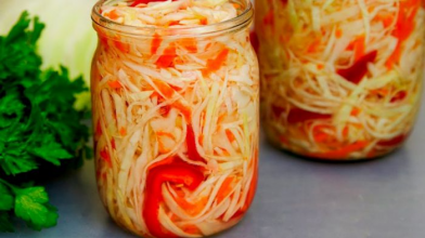 Солодка капуста на зиму «із секретом»: буде готова вже за ніч