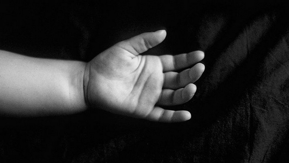 У Рівному медсестра до смерті обпекла немовля: що відомо