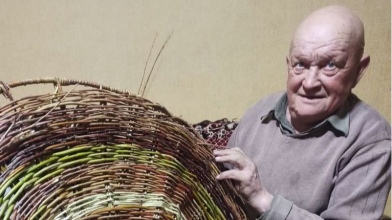 Майже пів століття з лозою: на Волині майстер зберігає унікальне ремесло