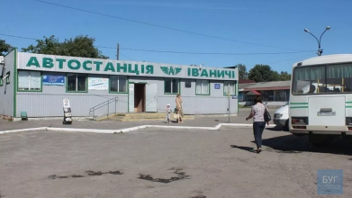 Жителі селища на Волині не можуть добратися зранку на роботу, бо немає автобуса