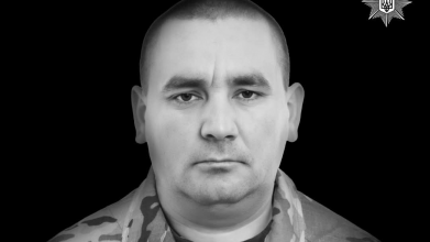 Загинув на полі бою на Донеччині: на Волині прощатимуться з поліцейським Юрієм Кривошапкою