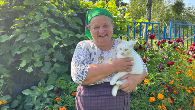 «Шанувальники приносять додому квіти», - 60-річна блогерка з Волині розповіла, як стала зіркою тіктоку