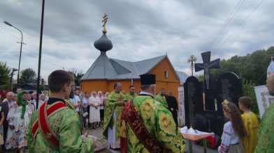 У Луцьку відкрили стелу в пам’ять про розстріляних мешканців сіл Черничі та Кічкарівки