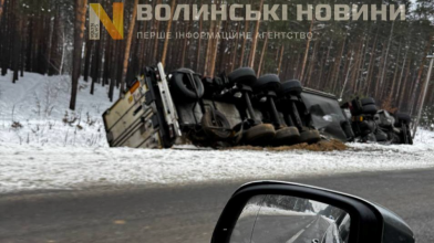 На трасі Ковель – Маневичі вантажівка злетіла в кювет і перекинулася