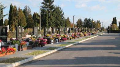 «О, ця волонтерка прийшла свого хоронити»: біля Луцька під час поховання Героя трапився скандал з прихожанами МП