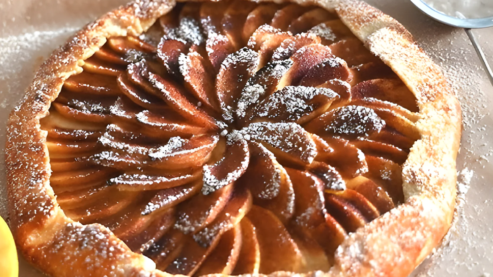 Простий і ароматний яблучний пиріг: бюджетний десерт, який вдасться кожному