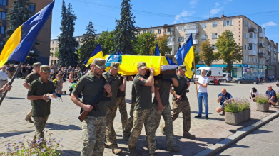 Мріяв благословити доньку на весіллі: на Волині провели в останню путь 49-річного Героя Ігоря Хомича
