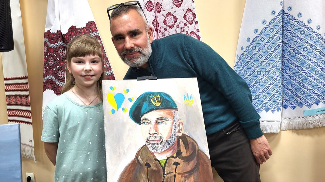 У місті на Волині відкрили зворушливу виставку портретів ветеранів, створених дітьми