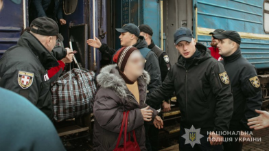 З Донеччини до Волині: у Ковелі зустріли евакуаційний потяг із переселенцями