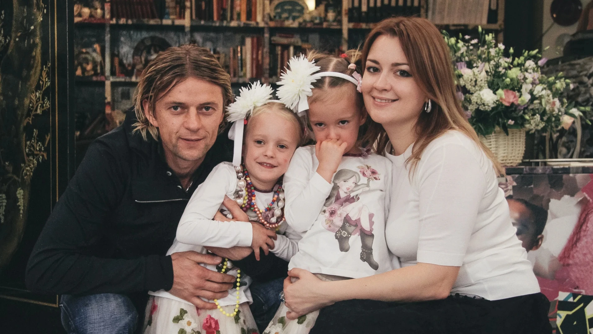 «Ти що, підтримуєш Росію?» Доньки Тимощука вимагали зрадника з Луцька вигукувати «Слава Україні»