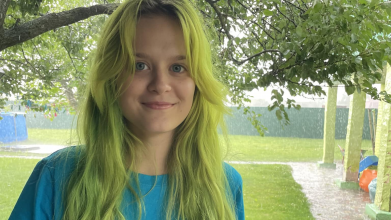 Справжня феміністка: 16-річна дівчина змінила по батькові на по мамкові