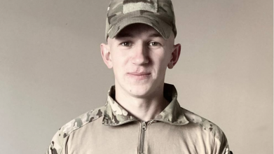 Родом з тимчасово окупованого Херсону: на Волині попрощаються з полеглим Героєм Віталієм Піщанським