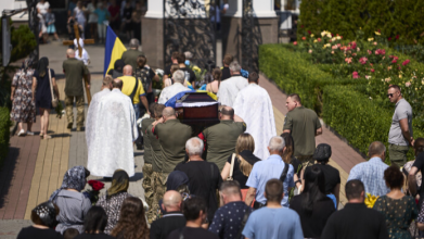 У Луцьку попрощалися із загиблим на війні військовослужбовцем Іллею Панасюком