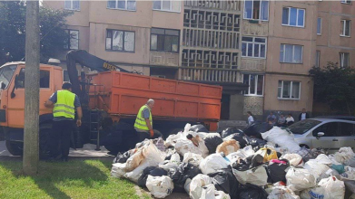 Таргани і гори непотребу: лучанин перетворив квартиру на смітник