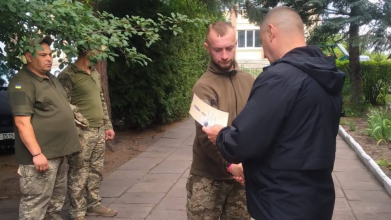 У 20 років обрав захищати Україну: воїна з Волині нагородили відзнакою «За поранення»