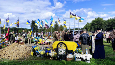 Загинув понад рік тому: у Луцькому районі провели в останню путь захисника Юрія Бондарука