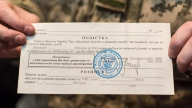Українцям почали роздавати повістки в маршрутках: чи це законно