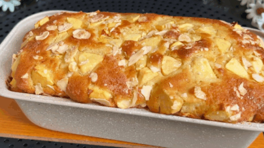 Рецепт смачного і пухкого пирога з яблуками на кефірі