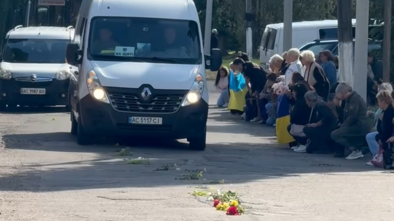 Серце зупинилося внаслідок важких поранень: на Волині прощаються із Героєм Андрієм Манойлом