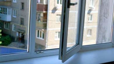 У Львові 20-річний студент випав з вікна багатоповерхівки