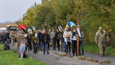 Більше року вважався зниклим безвісти: на Волині прощалися з Героєм Ігорем Пархомюком