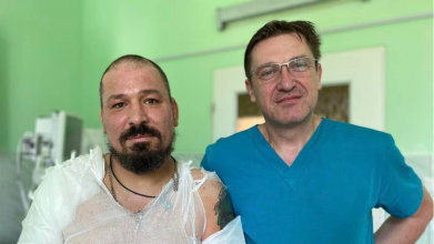 Множинні опіки та переломи: львівські лікарі рятують розвідника з Волині