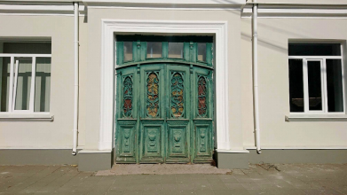 Чому реставрація старовинних луцьких дверей затягнулася на 8 місяців
