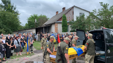 Загинув в катастрофі літака Іл-76 у Бєлгородській області: на Волині попрощалися з Героєм Віталієм Фокіним