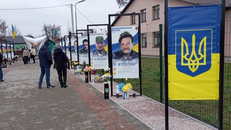 Місце пам’яті та молитви: у громаді на Волині відкрили Алею Героїв