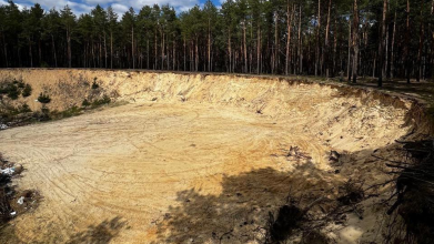 Незаконний кар’єр у лісі: на Волині видобули тисячі кубів піску