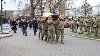 Чорний день: у Луцькій громаді попрощалися з Героями Юрієм Шаблевським та Олександром Гавришем