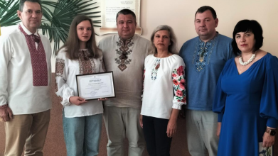 Сертифікат на 30 тисяч гривень: на Волині відзначили волинянку, яка склала НМТ на 600 балів