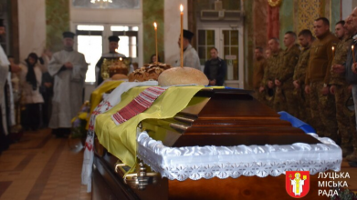 У Луцьку провели в останню путь Вадима Глобу та Миколу Язиніна, які загинули на Донеччині