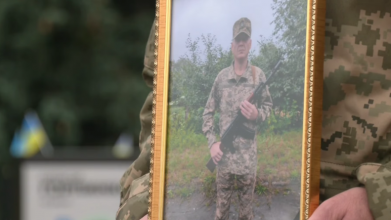 Добровольцем пішов на війну: попрощалися із загиблим захисником, священником з Волині Віталієм Янковським