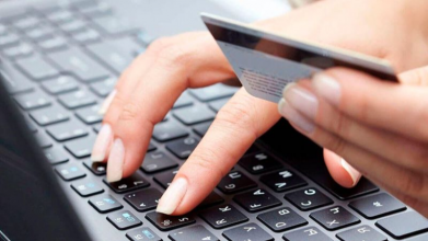 Волинянка надіслала молодику своє інтимне фото, а той почав її шантажувати