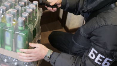 У Луцьку судитимуть виробника фальсифікованого алкоголю: вдома виготовляв «горілку» і «коньяк»