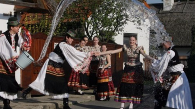 Коли Поливаний понеділок 2026: заборони на другий день Великодня