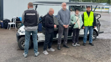 На Волині передали прикордонникам трьох іноземців для видворення з України